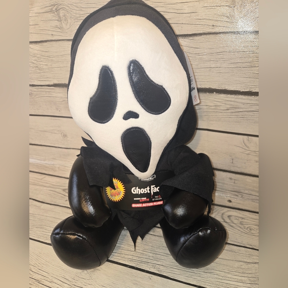 HugMe Ghost Face Shake Action Plush Scream Huggable 16” Doll Black KidRobot NECA